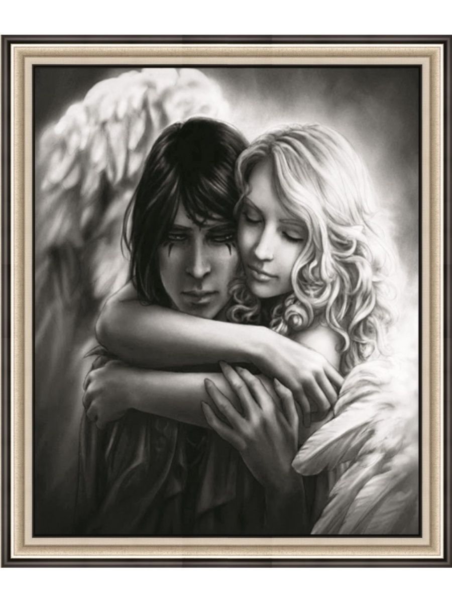 Женщина ангел обнимает мужчину